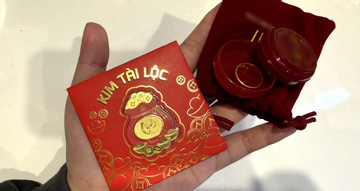 4 năm đóng cửa muộn để chờ vị khách nghèo, chủ quán cơm nhận món quà không ngờ