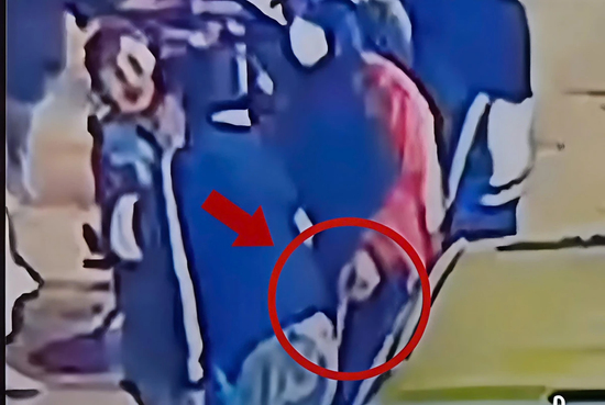 Bắt giữ kẻ vờ giúp người bị tai nạn rồi móc trộm điện thoại ở Bắc Ninh