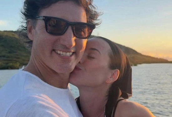 Katy Perry đăng ảnh tình tứ bên cựu Thủ tướng Canada