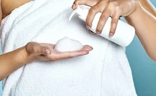 Thu hồi lô dung dịch vệ sinh phụ nữ vì chứa chất ngoài thành phần