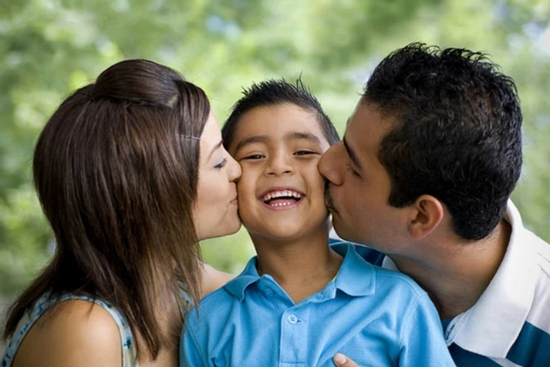 'Con yêu bố hay mẹ hơn?': Các phụ huynh hãy dừng ngay câu hỏi độc hại này, hậu quả nguy hiểm thực sự ở phía sau