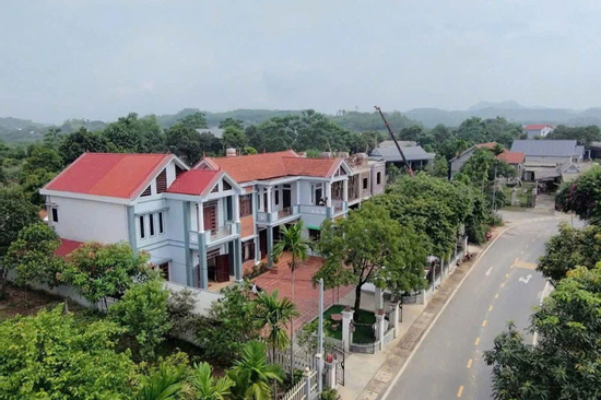 5 anh em ở Phú Thọ xây nhà quây quần trên đất 3.000m2, không tường rào ngăn cách