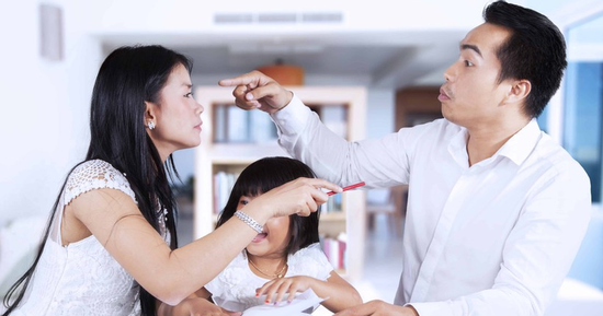 Bi kịch khi bắt con sống trong gia đình độc hại để 