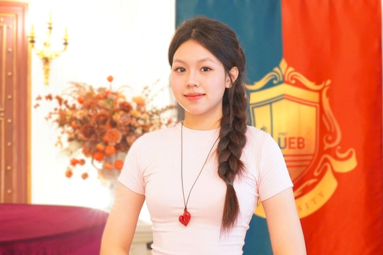 Nữ sinh điểm 10 Lịch sử trở thành thủ khoa đầu vào trường kinh tế