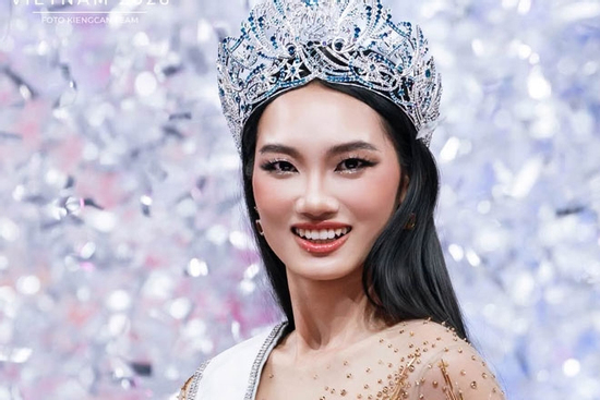 Sau á hậu Mỹ Anh đến lượt hoa hậu Quỳnh Anh xin lỗi vụ nhóm chat nói xấu