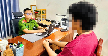 Nam sinh viên rời ký túc xá bất thường, hối thúc gia đình chuyển 1,2 tỷ đồng