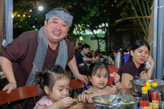 Thằng Cò 'Đất phương Nam' bán lẩu, giao hàng kiếm sống