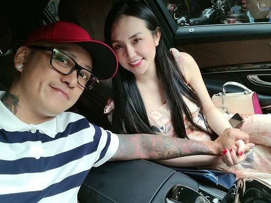 Phản ứng của vợ Tuấn Hưng khi gia đình hứng chịu hàng loạt bình luận tiêu cực