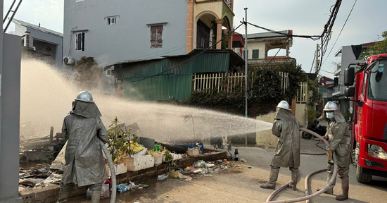 Công an xác minh vụ nghi rò rỉ hóa chất khiến 40 người nhập viện ở Hà Nội