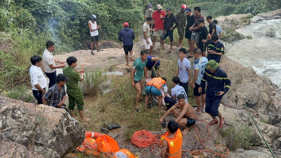 Rủ nhau đi tắm thác, 2 học sinh ở Quảng Trị chết đuối
