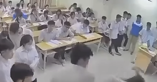 Nam sinh đánh cô giáo ở Hà Nội bị điều tra về hành vi cố ý gây thương tích