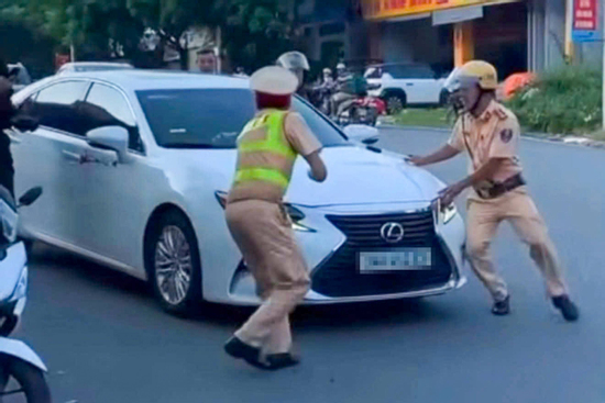 Nữ tài xế Lexus bỏ chạy khi bị CSGT dừng xe: 'Tôi rất hối hận'