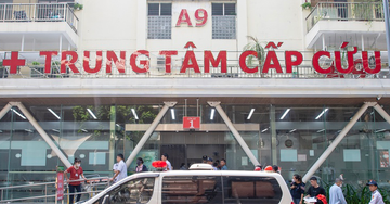 Người đàn ông hôn mê sâu sau khi vào phòng xông hơi
