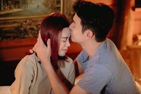Phản ứng trái ngược của hai vợ chồng khi việc ngoại tình bị phát hiện