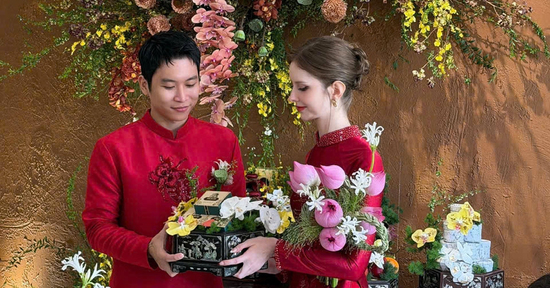 Cô dâu Nga xinh như búp bê gây sốt trong đám cưới ở Hà Nội
