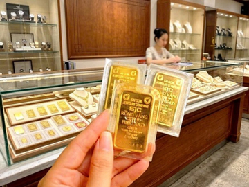 Giá vàng liên tục lao dốc, nhà đầu tư nên làm gì?