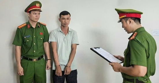 Bắt tạm giam phó giám đốc 'dỏm' giả mắc ung thư để lừa tiền bạn gái