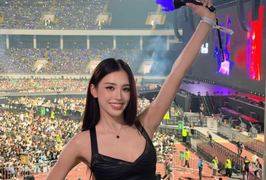 Tiểu Vy, Phương Mỹ Chi và cả showbiz Việt đi xem Big Bang
