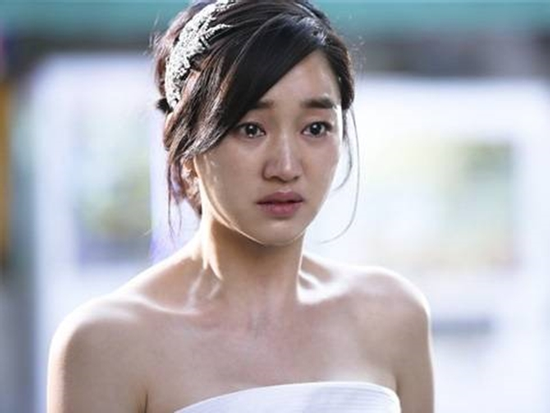 Khui quà cưới 7 cô tình cũ gửi tặng chồng, tôi bàng hoàng gục ngã còn chồng thì tái xám mặt mày