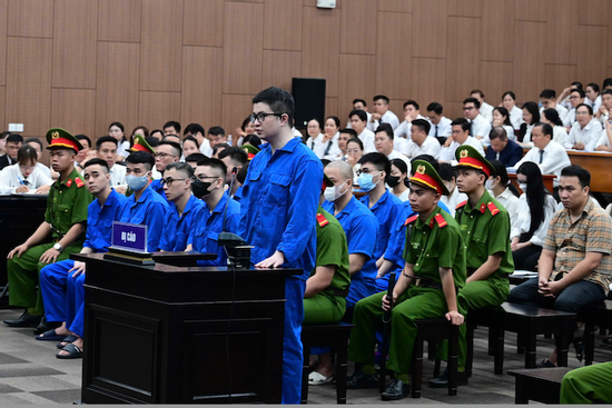 Bố Mr Pips khai lý do đưa 100.000 USD cho cựu cán bộ công an