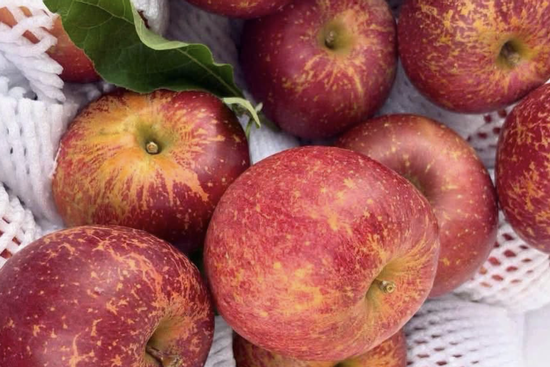 Trái cây Trung Quốc siêu rẻ: Nho sữa 22.000 đồng/kg, táo mật chỉ 11.000 đồng