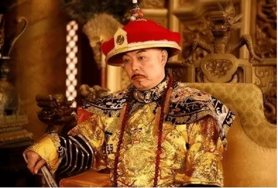 Không thể giặt bằng nước, long bào của hoàng đế Trung Hoa được làm sạch thế nào?