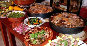 Cô gái ăn buffet 2 tiếng liền, dạ dày phình gấp 5 lần, phải mổ 'tháo' thức ăn