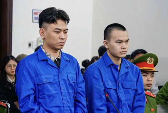 NÓI THẲNG: 'Tổng tài' phông bạt và cái giá của quyền lực ảo