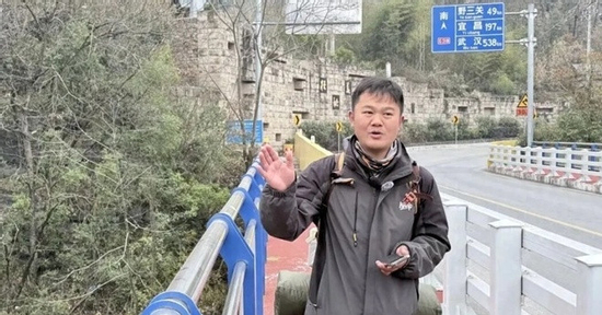 Chàng trai đi bộ gần 1.400km về quê ăn Tết, giảm hơn 13kg