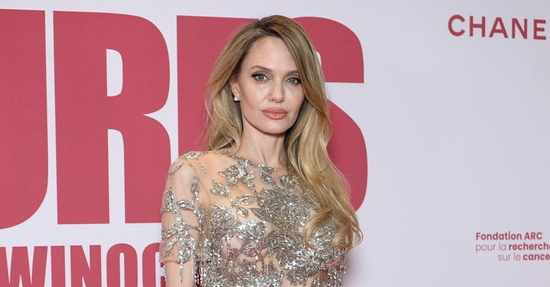 Diễn viên Angelina Jolie diện váy xuyên thấu, đẹp ngút ngàn ở tuổi 51