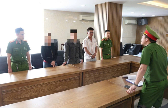 Triệt phá đường dây sản xuất sơn JOTUN giả lớn nhất Đà Nẵng, thu giữ hơn 5 tấn hàng