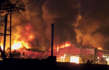 Xưởng nhựa hơn 1.000m² ở Hưng Yên bốc cháy dữ dội trong đêm