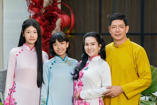 2 con gái nhà Bình Minh - Anh Thơ có chiều cao vượt trội, học hành giỏi giang