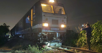 Chạy xe máy qua đường sắt, nam thanh niên bị tàu hỏa tông tử vong