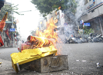 Cúng tất niên xong có phải hóa vàng?