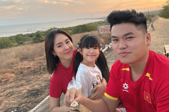 Lê Phương cùng chồng con về quê nội đón Tết sớm