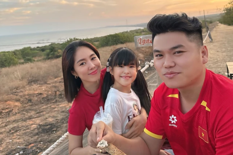 Lê Phương cùng chồng con về quê nội đón Tết sớm