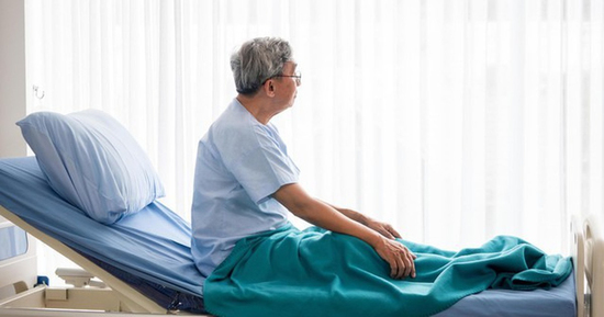 Phát hiện vợ ngoại tình khi đang hấp hối, doanh nhân âm thầm sửa di chúc khiến vợ chết lặng