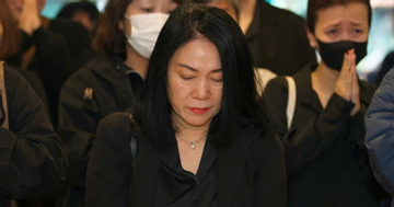 Nhà báo Tạ Bích Loan, MC Minh Hằng lặng đi trong đám tang của quay phim Quí Tùng VTV