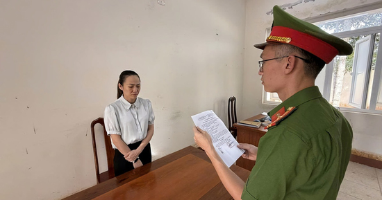 Uống 8 lon bia vẫn lái ô tô, nữ tài xế tông Chủ tịch xã tử vong lĩnh 3 năm tù