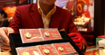 Giá vàng hôm nay 16/2/2026 suy yếu, giảm về sát 5.000 USD/ounce