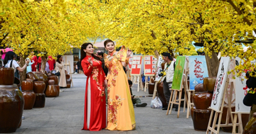 Giờ đẹp, hướng tốt xuất hành ngày mùng 1 tết Bính Ngọ 2026