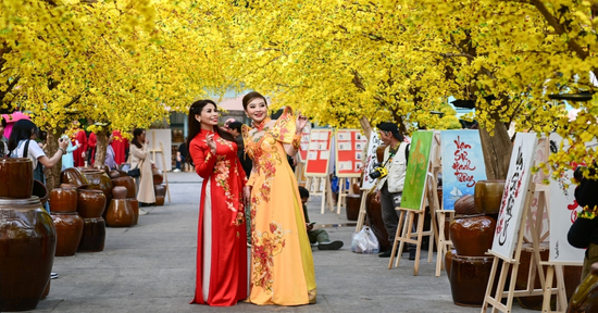 Giờ đẹp, hướng tốt xuất hành ngày mùng 1 tết Bính Ngọ 2026