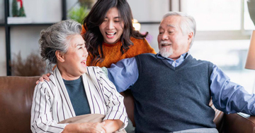 Tuổi già khôn ngoan: 3 thứ cha mẹ nên 'tiết kiệm' với con cái