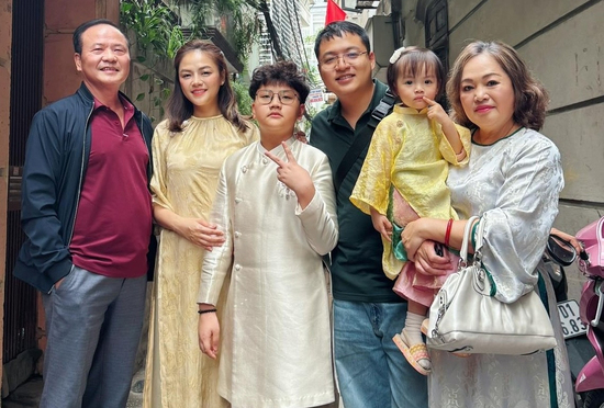 Thu Quỳnh, Ngọc Huyền và dàn diễn viên phim giờ vàng du xuân