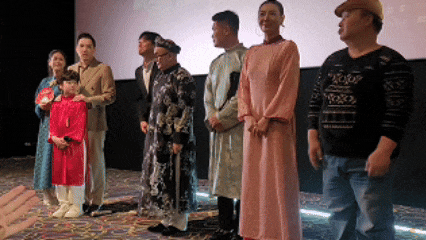 Tranh cãi khoảnh khắc Tổng giám đốc Lotte quỳ lạy khán giả Việt