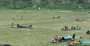 Vụ lật thuyền 2 người tử vong: Huy động gần 200 người tìm kiếm nạn nhân