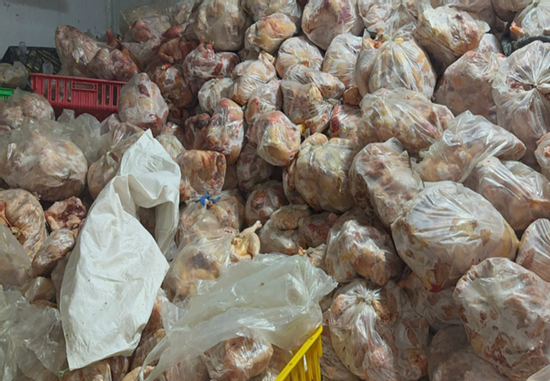 10 tấn thịt gà không nguồn gốc, xuất xứ trong kho lạnh ở Nha Trang
