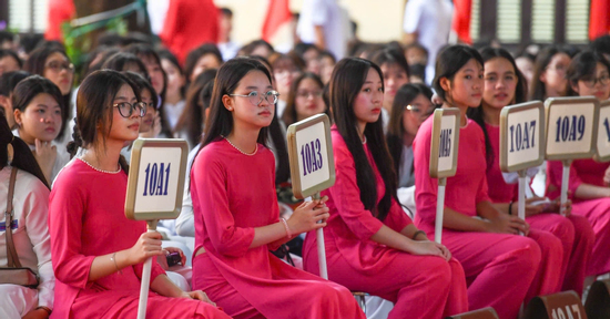 Nghỉ Tết gần 2 tuần sát thi giữa kỳ, có nên ép trẻ học hay gác lại bài vở?