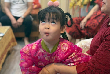 Biểu cảm tấu hài đáng yêu của con gái Đỗ Mỹ Linh